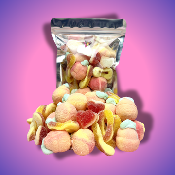 Barack mix gumicukor, amely tartalmazza a töltött barack pillecukrot, savanyú barack karikát, savanyú barack szívet és barack szívet, élénk narancssárga színekben és finom formákban.