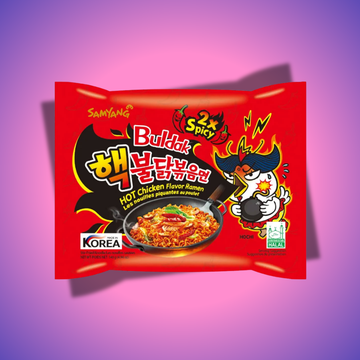 Buldak 2x Csípős Ramen csomag, koreai fűszeres tészta étel, két adag intenzív csípős szósszal, gazdag ízekkel.