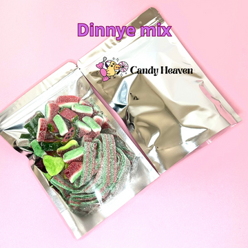 Dinnye mix gumicukor, amely tartalmazza a töltött dinnyét, dinnye szeletet, savanyú dinnye szeletet és extra savanyú dinnye szalagot, színes és változatos formákban.