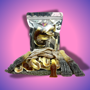Kóla mix gumicukor, amely tartalmazza a savanyú kóla szalagot, óriás savanyú kólát, töltött kólát, savanyú kóla kábelt és savanyú kóla karikát, élénk színekben és szórakoztató formákban.