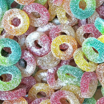 Extra savanyú karika, intenzíven savanyú ízekkel, tökéletes választás a savanyú édességek szerelmeseinek.