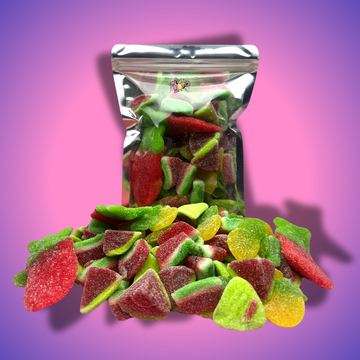 Savanyú gyümölcs mix gumicukor, amely tartalmazza a savanyú ananászt, savanyú dinnyét, óriás savanyú epret és töltött dinnyét, élénk színekben és frissítő ízekkel.