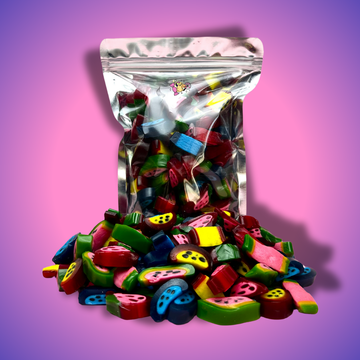 Gyümölcs szelet mix gumicukor, amely tartalmazza a maracuja, áfonya, dinnye és eper szeleteket, élénk színekben és frissítő formákban.