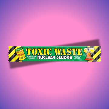 Toxic Waste Sour Apple Chew Bar, almás ízű, extra savanyú olvadós rágó 20g, intenzív édességélmény.