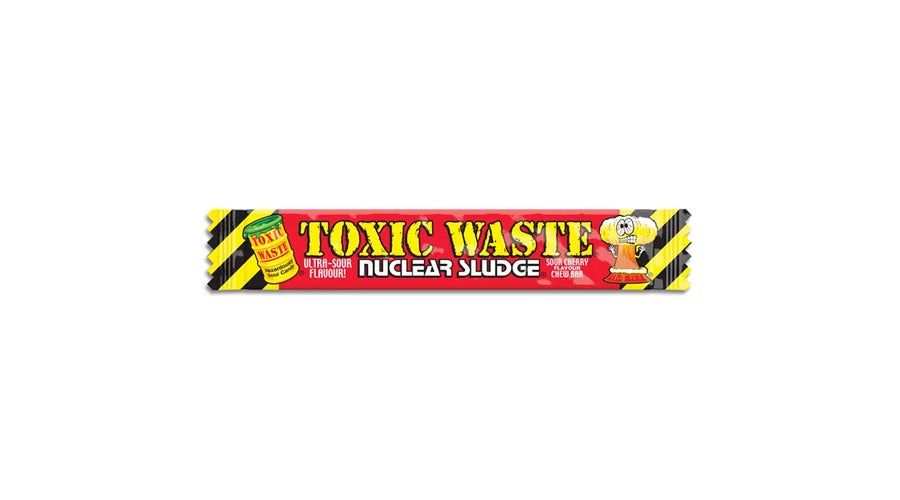 Toxic Waste Sour Cherry Chew Bar - Cseresznyés extra savanyú olvadós rágó 20g csomagolása, élénk színekben, amely a savanyú cseresznye ízét ígéri.