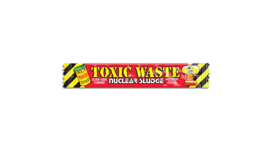 Toxic Waste Sour Cherry Chew Bar - Cseresznyés extra savanyú olvadós rágó 20g csomagolása, élénk színekben, amely a savanyú cseresznye ízét ígéri.