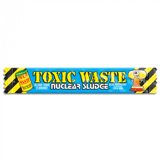 Toxic Waste Sour Blueberry Chew Bar, 20 g-os csomagolásban, intenzív kék málna ízével és extra savanyú élményével, ideális választás a felfrissüléshez és kalandos ízekhez.